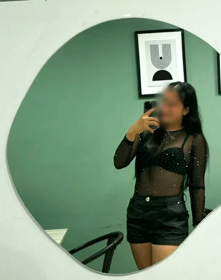 Anna, 24
