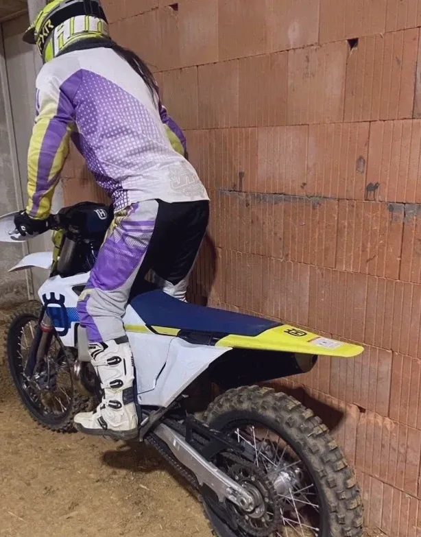 Sara, 34