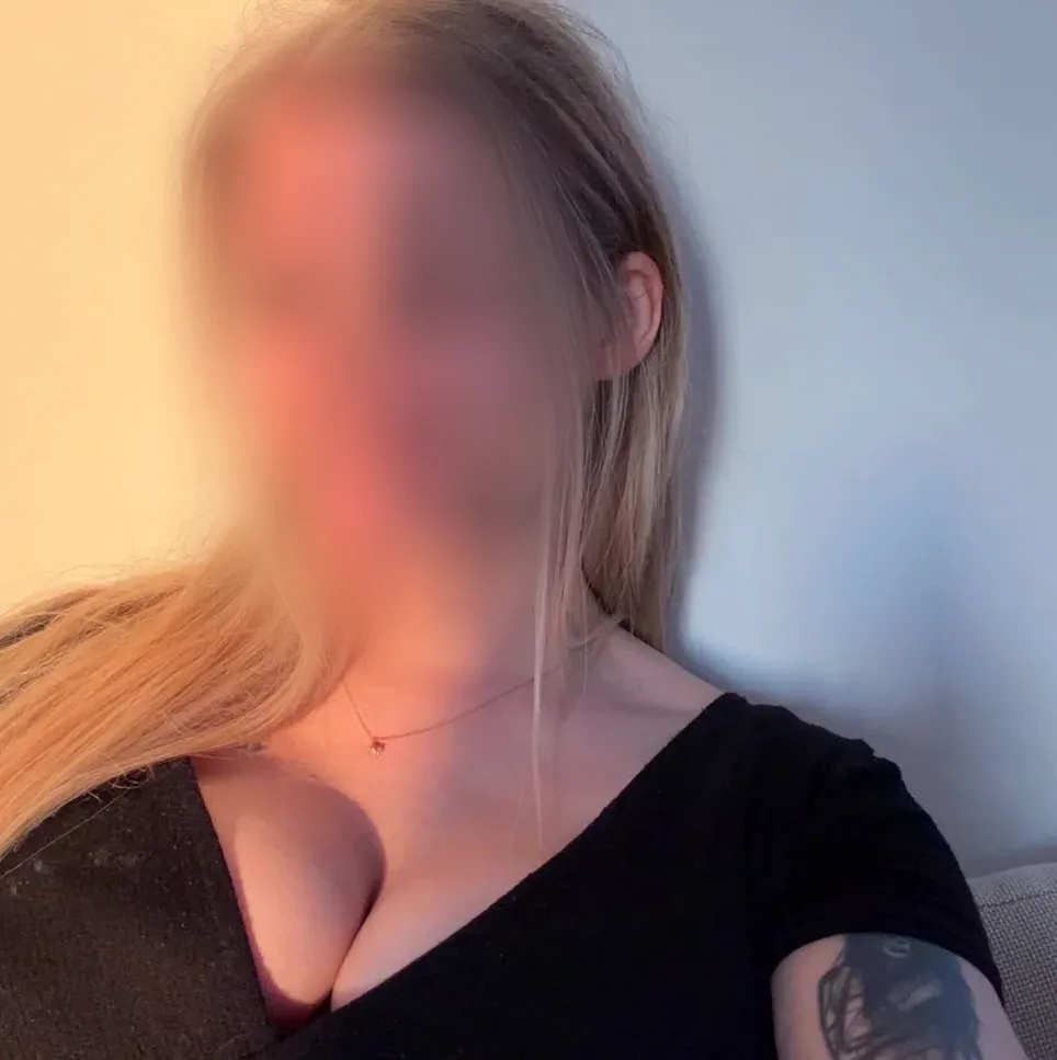 Sara, 25
